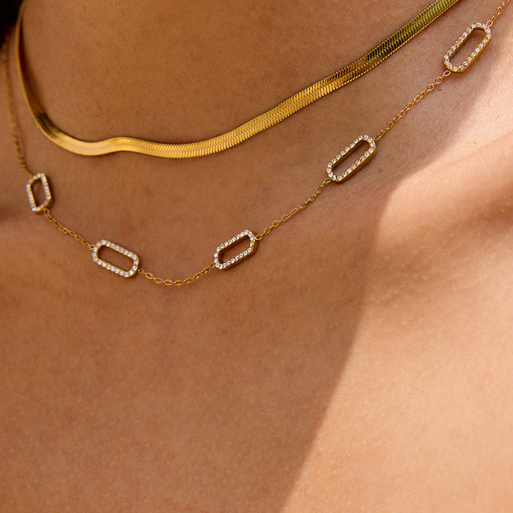 Spaced out gold necklace