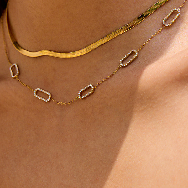 Spaced out gold necklace